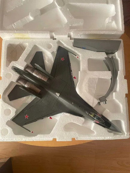 Vand avion de vanatoare rusesc Sukhoi Su-35 scara 1/48