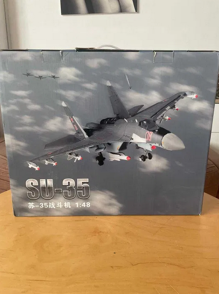 Vand avion de vanatoare rusesc Sukhoi Su-35 scara 1/48